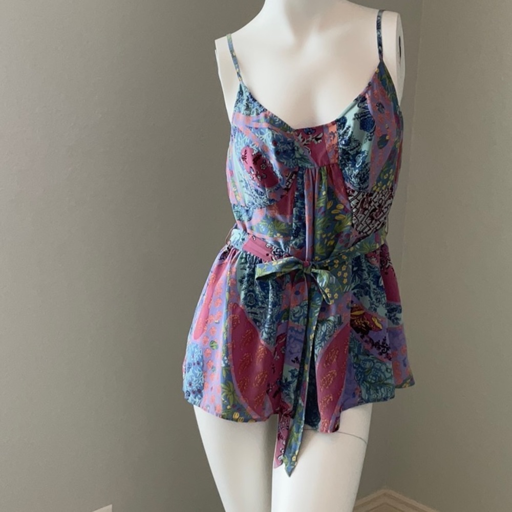 Plenty by Tracy Reese Beautiful silk top with peplum with attached tie Size 8